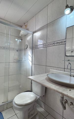Casa de condomínio à venda com 150m², 2 quartos e 2 vagas Casa de condomínio à venda com 150m², 2 quartos e 2 vagasBanheiro 1