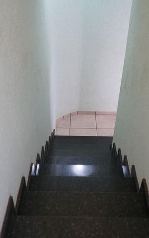 Casa à venda com 240m², 7 quartos e 3 vagasEscada