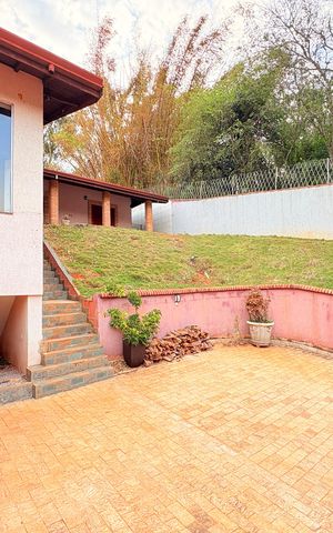 Casa de condomínio à venda com 1000m², 5 quartos e 7 vagasFrente da casa