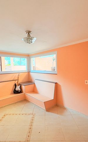 Casa de condomínio à venda com 1000m², 5 quartos e 7 vagasEspaço salão do andar inferior