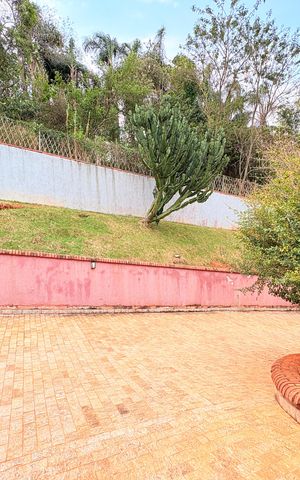 Casa de condomínio à venda com 1000m², 5 quartos e 7 vagasFrente da casa