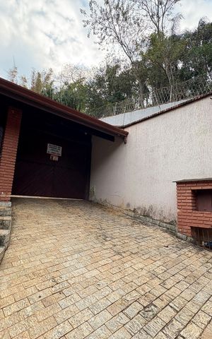 Casa de condomínio à venda com 1000m², 5 quartos e 7 vagasPlaca