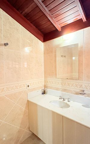 Casa de condomínio à venda com 1000m², 5 quartos e 7 vagasBanheiro da Suíte 2