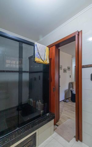 Casa à venda com 258m², 4 quartos e 4 vagasBanheiro do Quarto 4