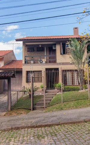 Casa à venda com 258m², 4 quartos e 4 vagasFachada