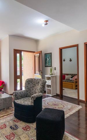Casa à venda com 258m², 4 quartos e 4 vagasSala