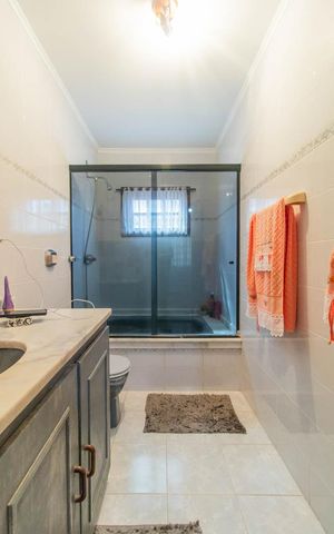 Casa à venda com 258m², 4 quartos e 4 vagasBanheiro Social