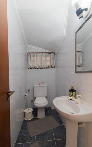 Casa à venda com 258m², 4 quartos e 4 vagasLavabo