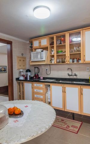 Casa à venda com 258m², 4 quartos e 4 vagasCozinha