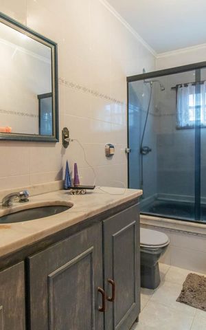 Casa à venda com 258m², 4 quartos e 4 vagasBanheiro Social