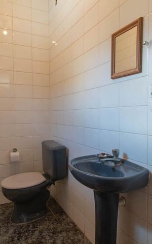 Casa à venda com 258m², 4 quartos e 4 vagasEspaço de Festas - Banheiro