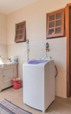 Casa à venda com 258m², 4 quartos e 4 vagasÁrea de Serviço