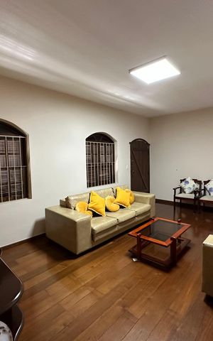 Casa à venda com 360m², 4 quartos e 5 vagas