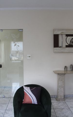 Casa à venda com 585m², 5 quartos e 6 vagasSala