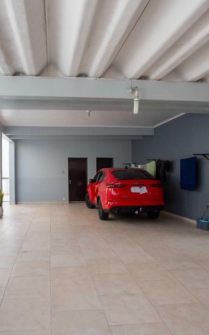 Casa à venda com 282m², 4 quartos e 6 vagasGaragem