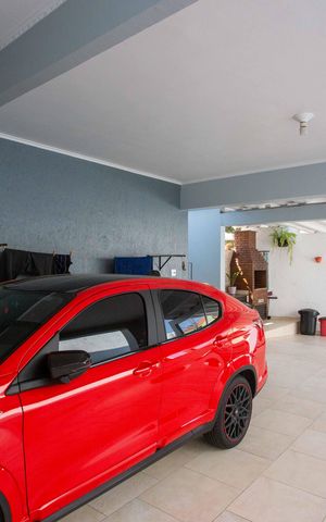 Casa à venda com 282m², 4 quartos e 6 vagasGaragem