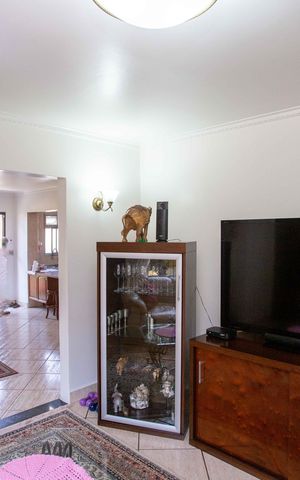 Casa à venda com 282m², 4 quartos e 6 vagasSala de TV