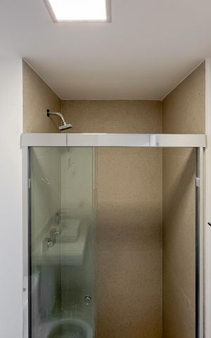 Apartamento à venda com 56m², 2 quartos e 1 vaga Apartamento à venda com 56m², 2 quartos e 1 vagaBanheiro