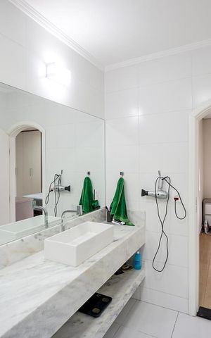 Casa à venda com 340m², 3 quartos e 3 vagas Casa à venda com 340m², 3 quartos e 3 vagasBanheiro da suíte