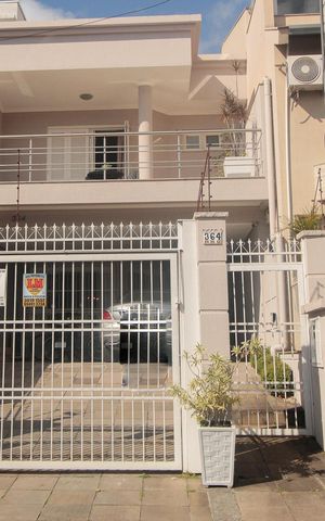 Casa à venda com 281m², 3 quartos e 2 vagas Casa à venda com 281m², 3 quartos e 2 vagasFachada