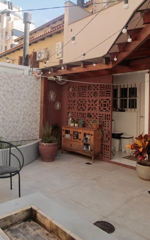 Casa à venda com 281m², 3 quartos e 2 vagas Casa à venda com 281m², 3 quartos e 2 vagasÁrea Externa