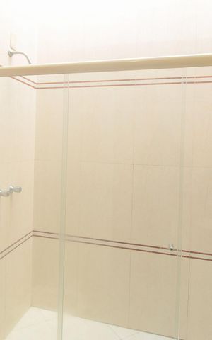Casa à venda com 281m², 3 quartos e 2 vagas Casa à venda com 281m², 3 quartos e 2 vagasBanheiro Social