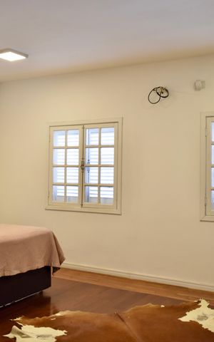 Casa para alugar com 350m², 3 quartos e 2 vagas Casa para alugar com 350m², 3 quartos e 2 vagasSuíte