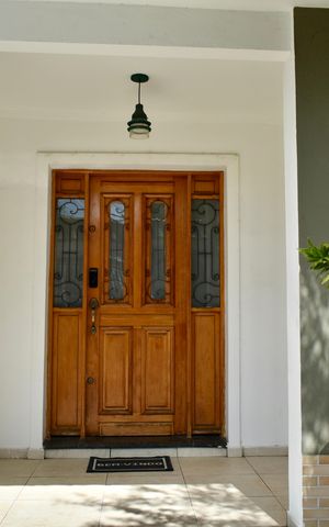 Casa para alugar com 350m², 3 quartos e 2 vagas Casa para alugar com 350m², 3 quartos e 2 vagasFachada