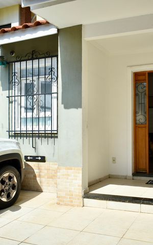 Casa para alugar com 350m², 3 quartos e 2 vagas Casa para alugar com 350m², 3 quartos e 2 vagasFachada