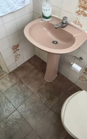 Casa à venda com 80m², 2 quartos e 1 vaga Casa à venda com 80m², 2 quartos e 1 vagaBanheiro