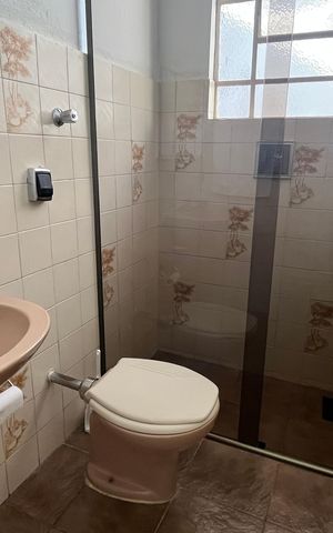 Casa à venda com 80m², 2 quartos e 1 vaga Casa à venda com 80m², 2 quartos e 1 vagaBanheiro