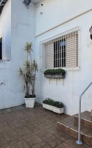 Casa à venda com 80m², 2 quartos e 1 vaga Casa à venda com 80m², 2 quartos e 1 vagaFachada
