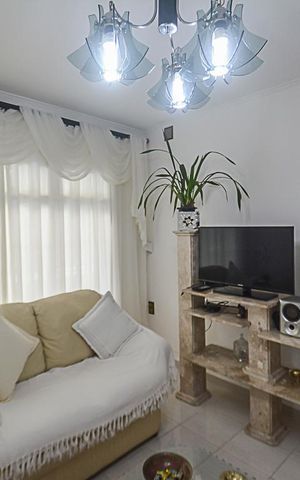 Casa à venda com 137m², 3 quartos e 3 vagas Casa à venda com 137m², 3 quartos e 3 vagasSala