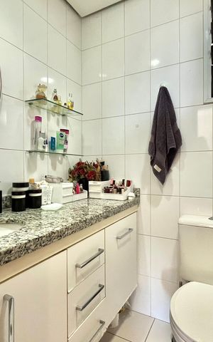 Apartamento à venda com 84m², 3 quartos e 2 vagas Apartamento à venda com 84m², 3 quartos e 2 vagasBanheiro Corredor