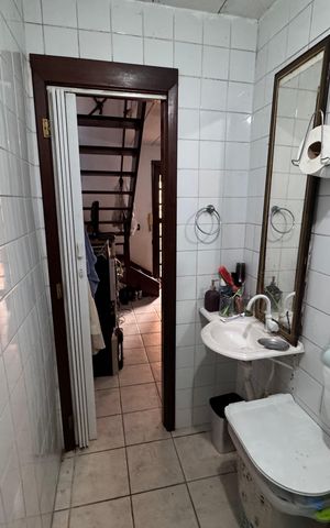 Casa para alugar com 50m², 2 quartos e 1 vaga Casa para alugar com 50m², 2 quartos e 1 vagaBanheiro Social