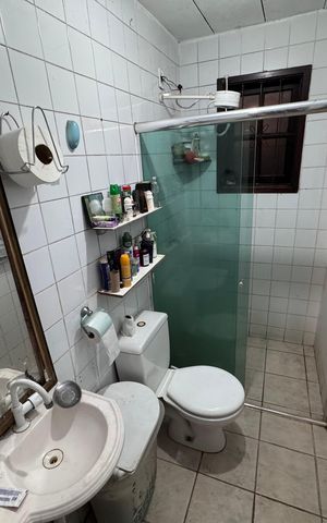 Casa para alugar com 50m², 2 quartos e 1 vaga Casa para alugar com 50m², 2 quartos e 1 vagaBanheiro Social