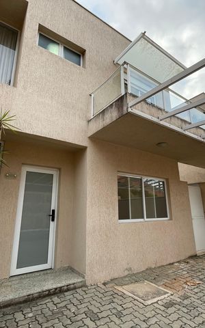 Casa de condomínio para alugar com 159m², 3 quartos e 2 vagas Casa de condomínio para alugar com 159m², 3 quartos e 2 vagasFachada