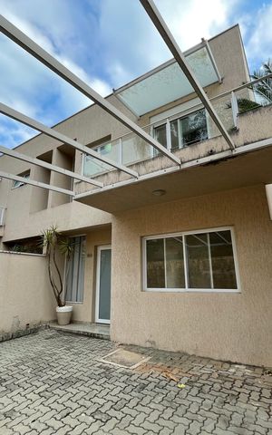 Casa de condomínio para alugar com 159m², 3 quartos e 2 vagas Casa de condomínio para alugar com 159m², 3 quartos e 2 vagasFachada
