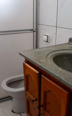 Casa à venda com 200m², 2 quartos e 1 vaga Casa à venda com 200m², 2 quartos e 1 vagaBanheiro