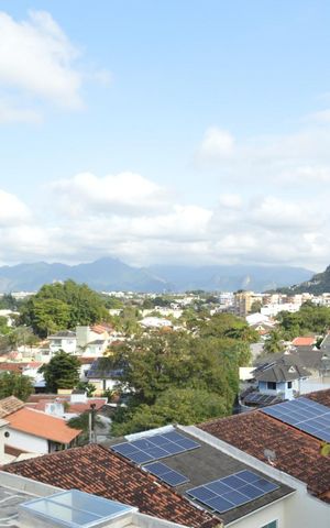 Casa de condomínio à venda com 478m², 6 quartos e 3 vagas Casa de condomínio à venda com 478m², 6 quartos e 3 vagasVista da Piscina