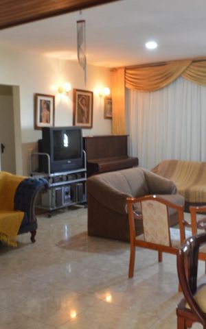 Casa de condomínio à venda com 478m², 6 quartos e 3 vagas Casa de condomínio à venda com 478m², 6 quartos e 3 vagasSala