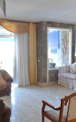 Casa de condomínio à venda com 478m², 6 quartos e 3 vagas Casa de condomínio à venda com 478m², 6 quartos e 3 vagasSala