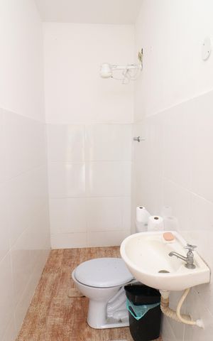 Casa para alugar com 500m², 5 quartos e 5 vagasBanheiro da garagem