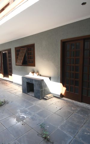 Casa à venda com 280m², 3 quartos e 6 vagasQuintal