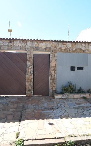 Casa à venda com 280m², 3 quartos e 6 vagasFachada 