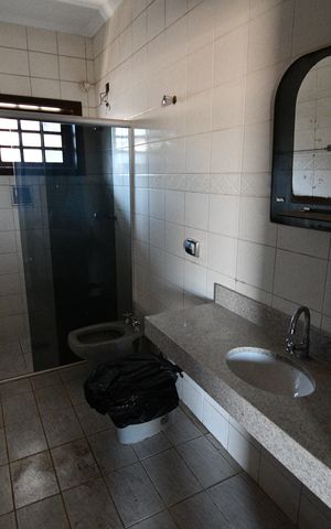 Casa à venda com 280m², 3 quartos e 6 vagasBanheiro 