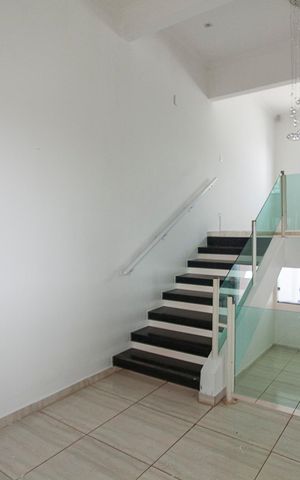 Casa para alugar com 282m², 5 quartos e 2 vagas Casa para alugar com 282m², 5 quartos e 2 vagasSala 2
