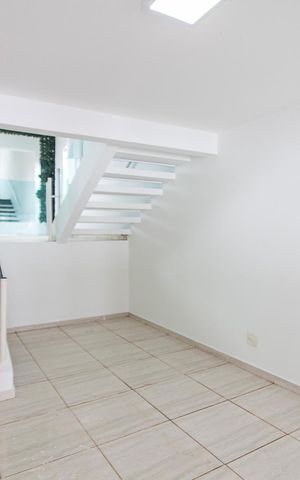 Casa para alugar com 282m², 5 quartos e 2 vagas Casa para alugar com 282m², 5 quartos e 2 vagasSala 1