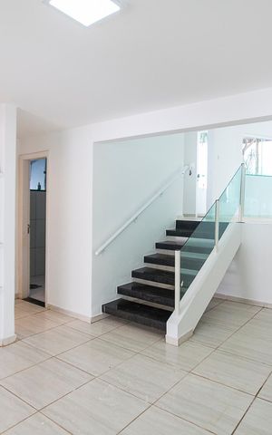 Casa para alugar com 282m², 5 quartos e 2 vagas Casa para alugar com 282m², 5 quartos e 2 vagasSala 1