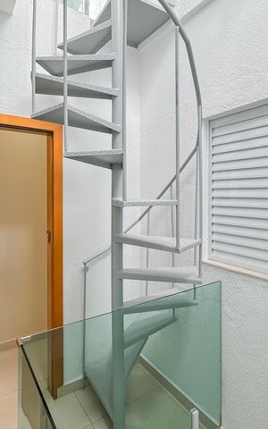Casa à venda com 153m², 3 quartos e 1 vaga Casa à venda com 153m², 3 quartos e 1 vagaEscada - Cobertura